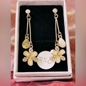 Fashion Dangle Earring #25c